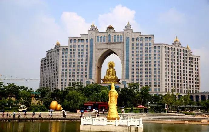 重庆来福士最丑建筑,重庆来福士被评十大最丑建筑