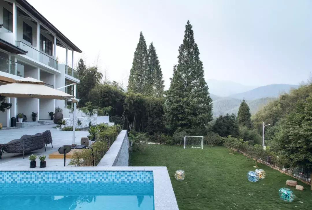 深山废弃的五星级酒店,一个被7万亩竹海包围的树屋酒店