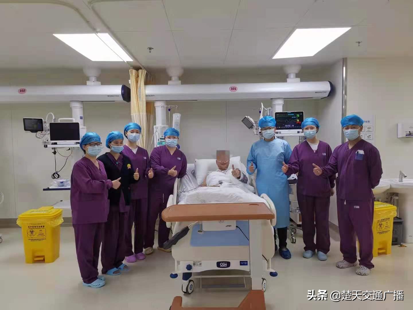 胸闷气喘半年，男子肺里洗出19升“牛奶”