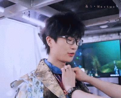 一露面就引起全场大合唱，这首12年前的歌，照样飙升第一