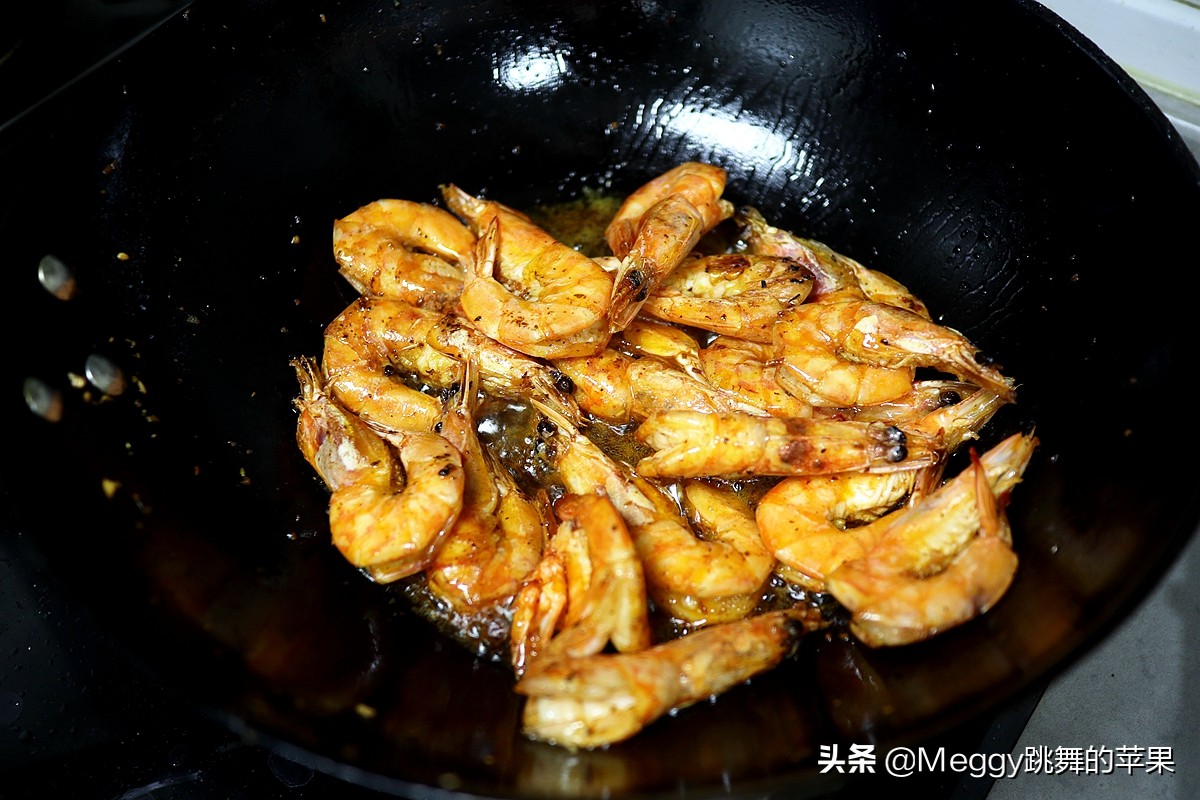 避风塘皮皮虾怎么做才酥脆,避风塘炒虾酥脆鲜香上桌就被抢光