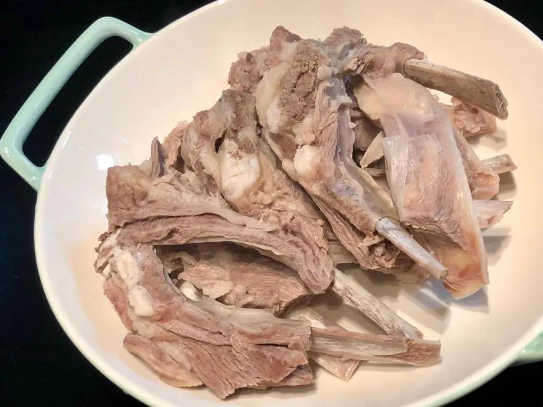 手抓羊肉和手抓羊排区别,手抓饭用羊肉还是羊排好吃