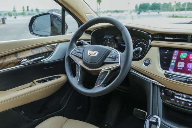 凯迪拉克xt548v轻混和纯油测试,凯迪拉克xt5试乘试驾的过程