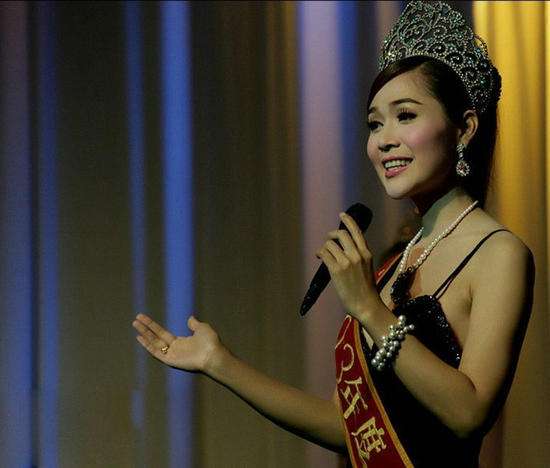 泰国人妖为男儿身，为啥退役嫁人还要吃避孕药？人妖皇后说出真相