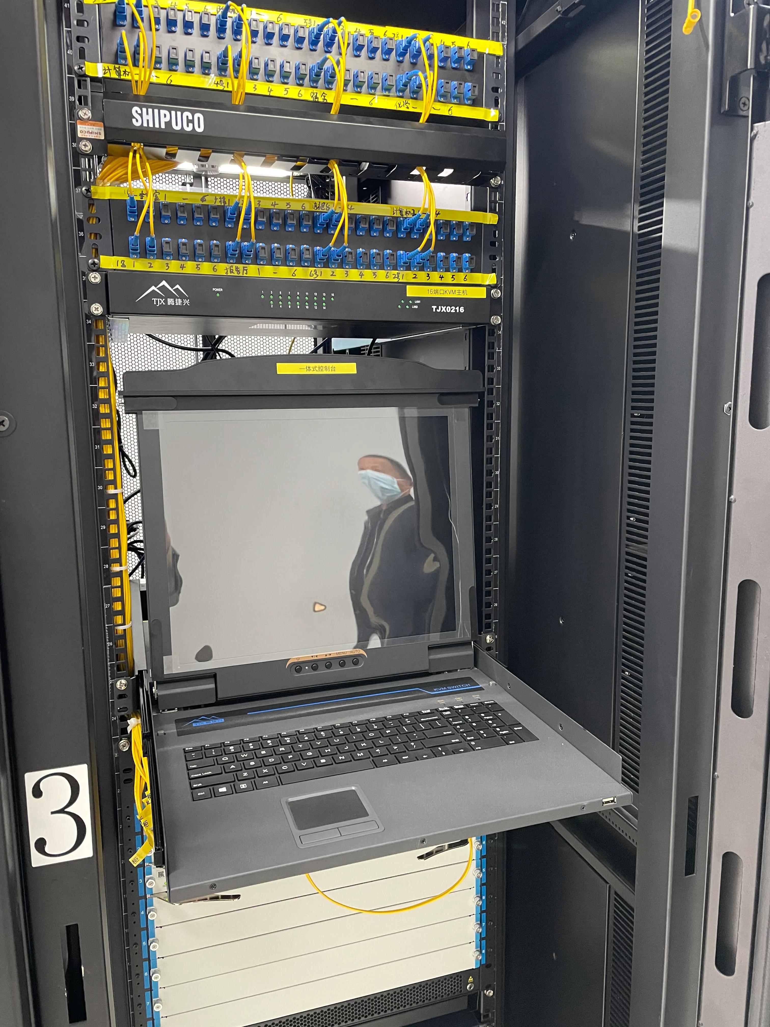 什么是kvm一体机,kvm切换器接kvm延长器