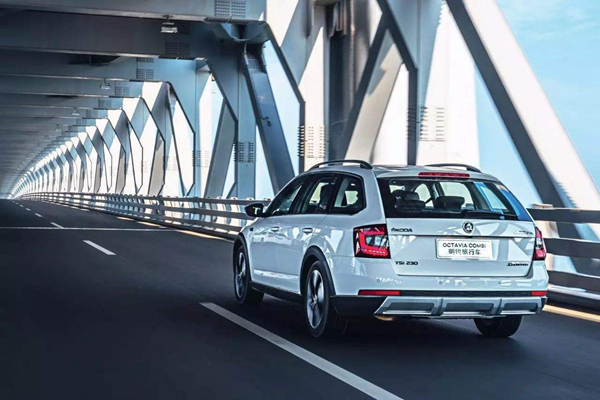 奥迪虚拟座舱增强版2200,奥迪虚拟座舱放大