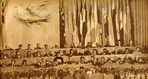 古今明捧着周恩来的骨灰，走过长安街，如今的他过得怎么样了？