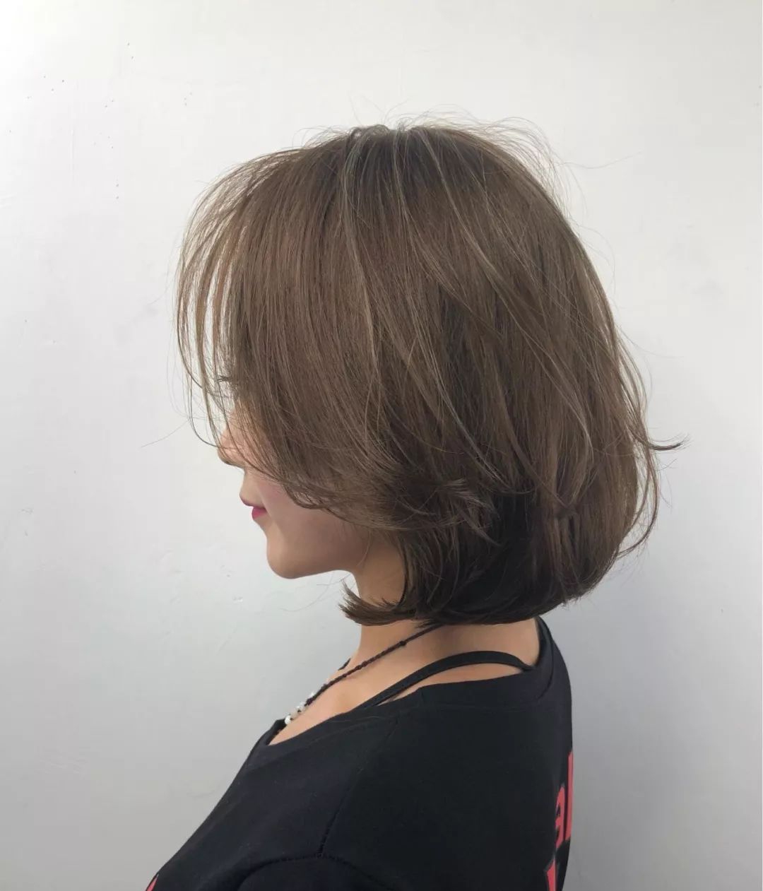 超短齐刘海短发发型,适合长脸齐耳短发最新发型