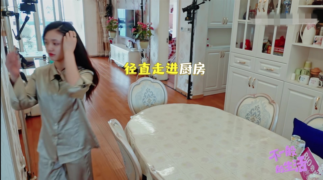 林允爸爸年轻的时候,林允父母综艺节目视频