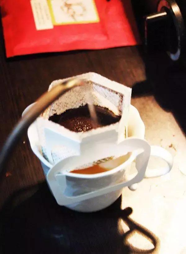 挂耳咖啡冲泡方法加奶顺序,滤泡式挂耳咖啡冲泡视频