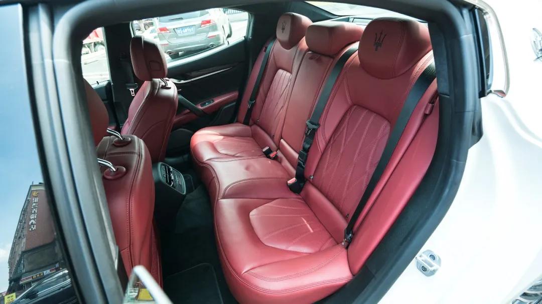 实拍感受真正豪车玛莎拉蒂ghibli,海王座驾玛莎拉蒂ghibli