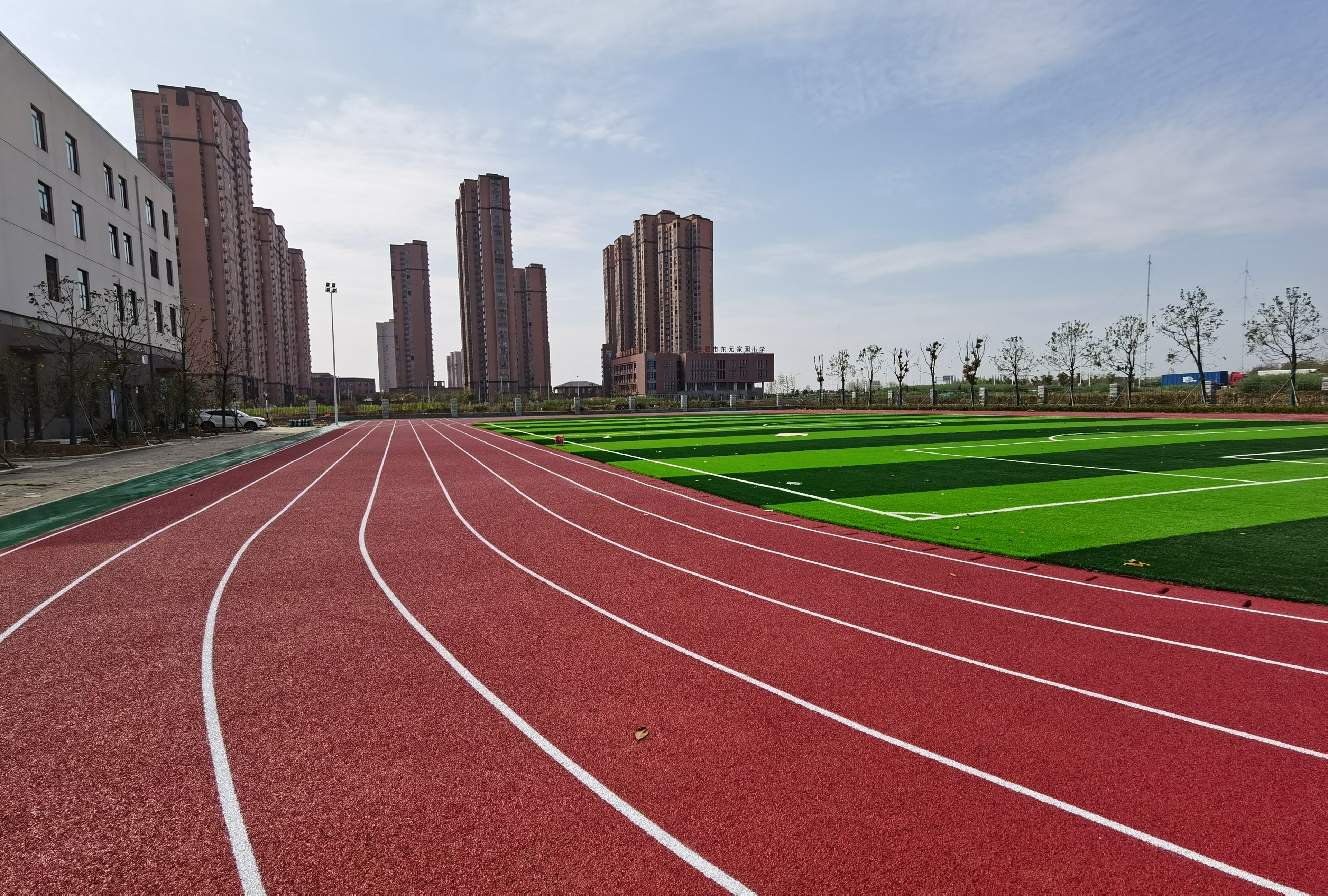 塑胶跑道硅pu球场造价,硅pu球场塑胶跑道品牌