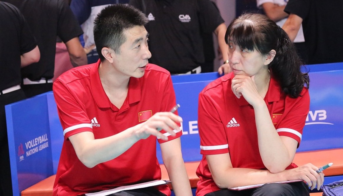 谁会替代郎平成为中国女排主教练,两大女排功勋老将回归助力郎平