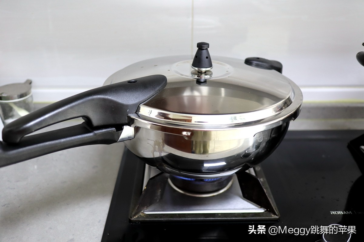 降温了，用15分钟炖锅骨肉相连，比排骨实惠，比棒骨香，全家解馋