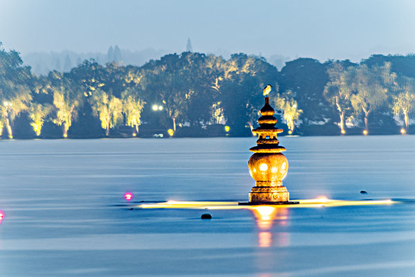 西湖三潭印月诗塔的介绍,三潭印月的景点典故介绍