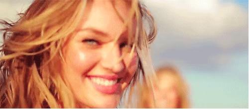 西装配潮流短裤,时尚气质小西装配皮短裤穿搭