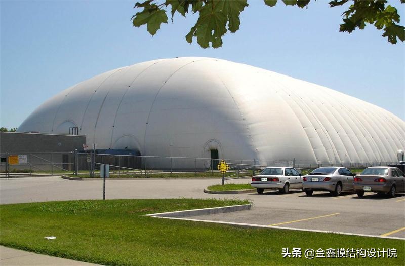 气膜足球场被大雪压,气膜篮球馆倒塌