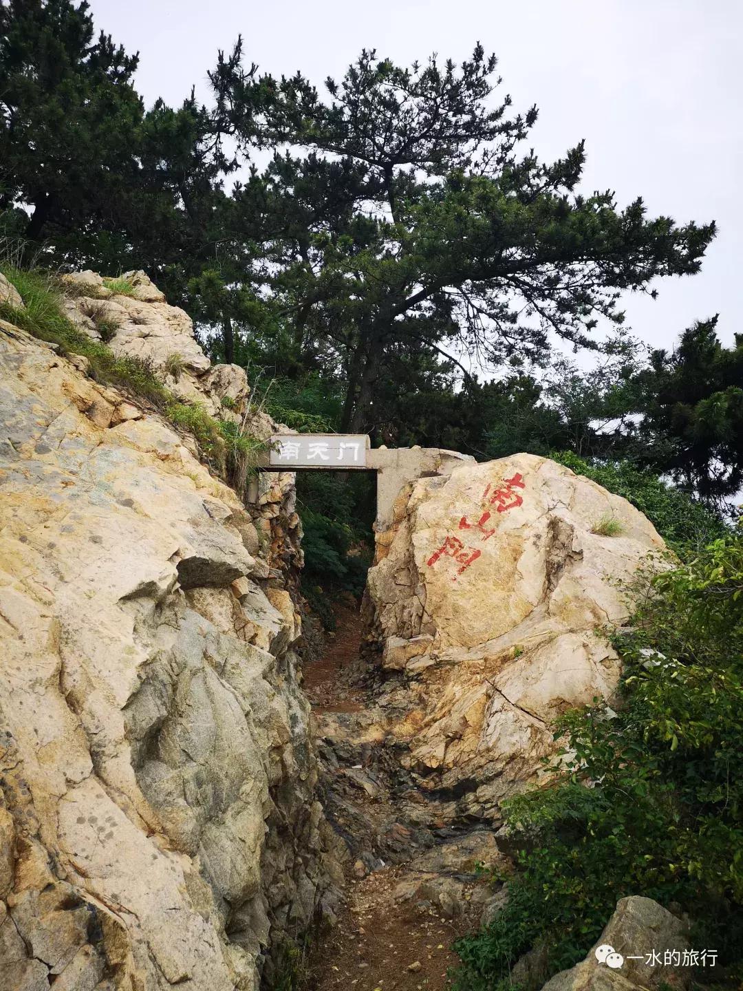 这座海中小岛与秦始皇有关，去的人很少，原生态未开发