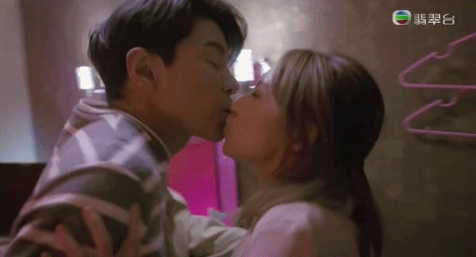 “没房人生就不完整”？这8.9高分港剧，终于敢扎心