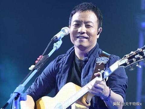 许巍生活不止眼前的苟且,许巍追逐我们心中的诗和远方