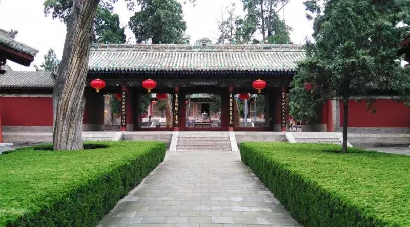 甘肃藏了一座“小江南”，平均气温20度，还有不输敦煌的石窟