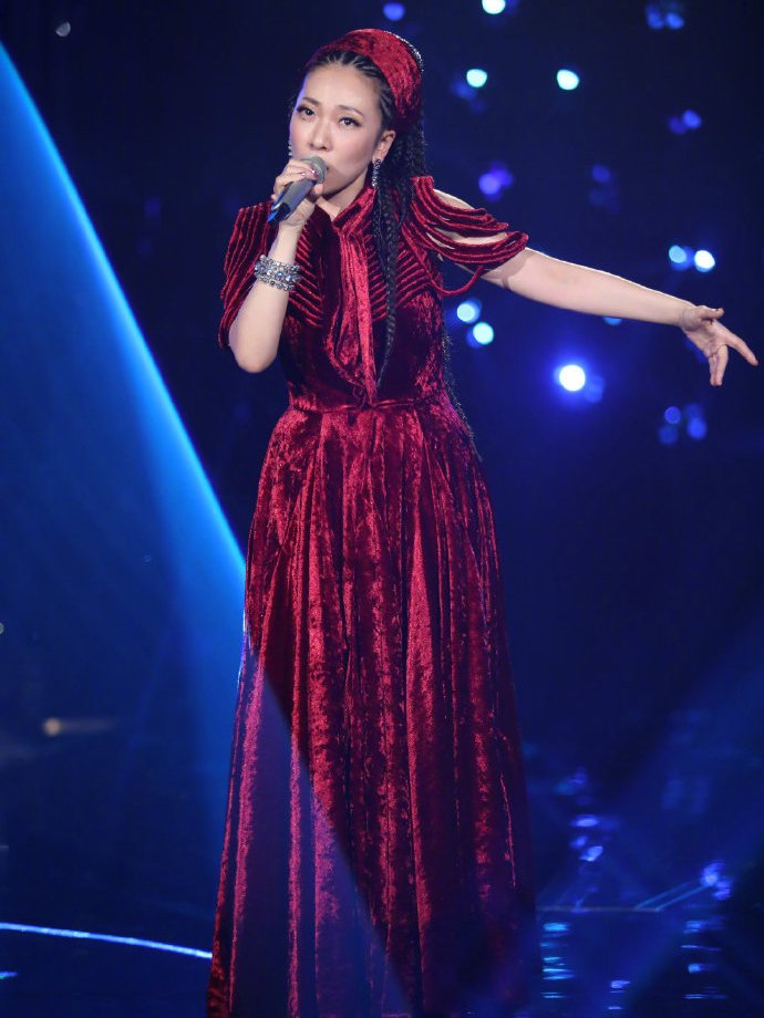 《歌手》取消现场大众听审团采用云录制，为什么不直接停播呢