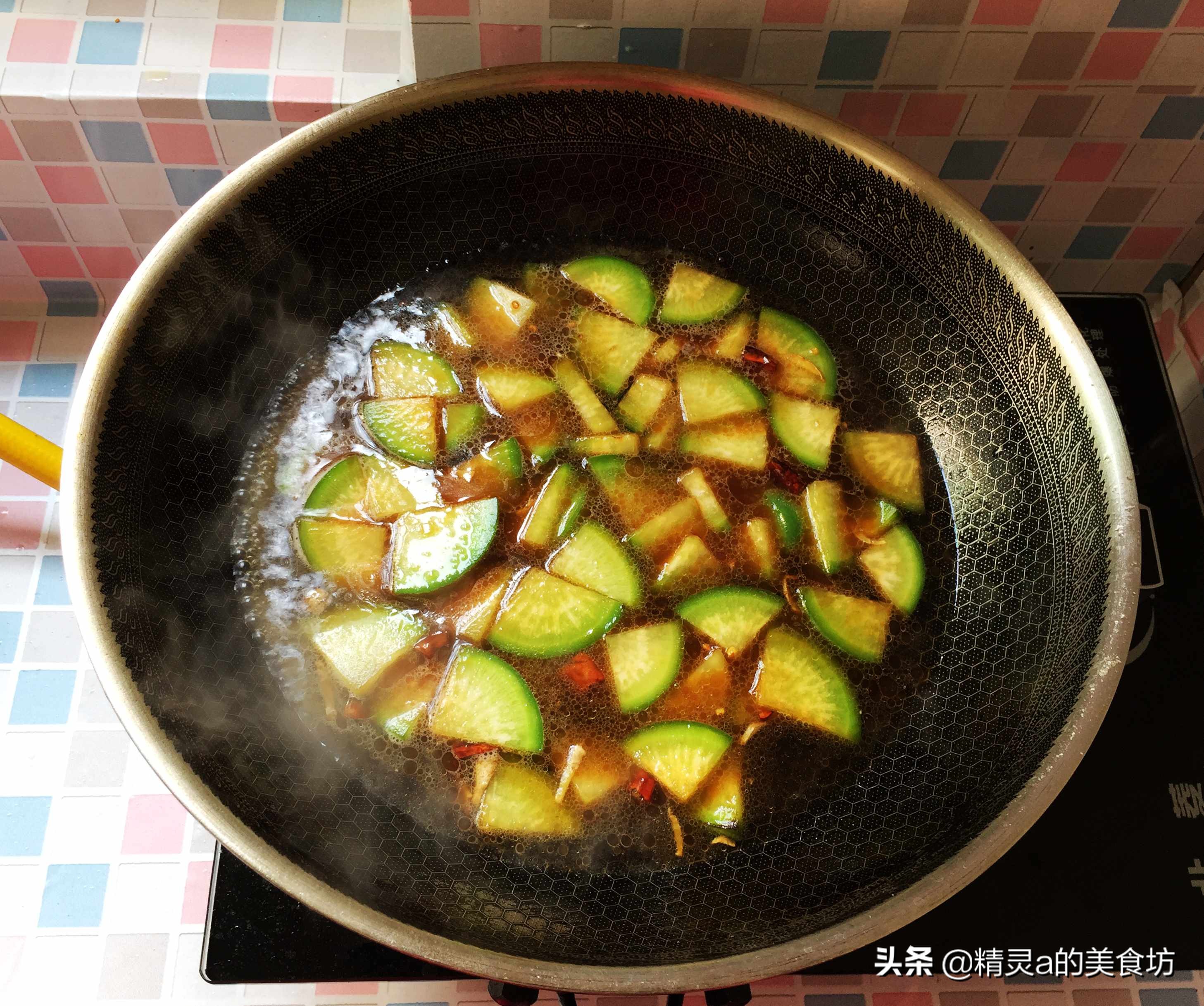 换个方法吃草鱼，配它一起炖，营养美味，一周做三回，餐餐一扫光