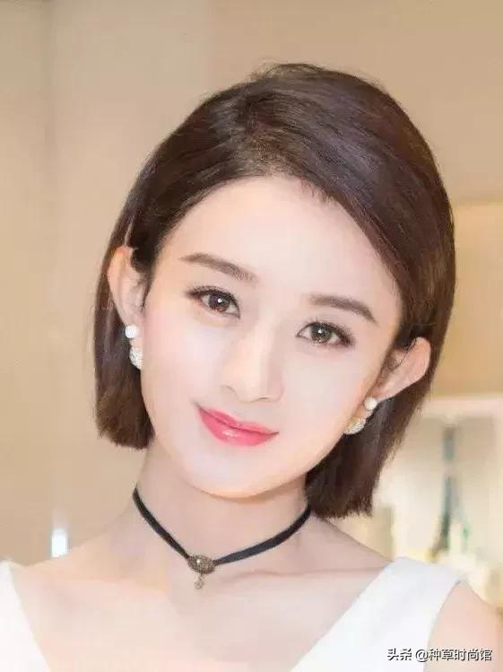 关晓彤素颜自拍与鹿晗撞脸,关晓彤为鹿晗庆生后芭比造型亮相