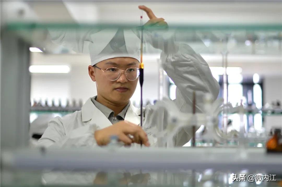 这个假期，最美的他们用行动“说话”——