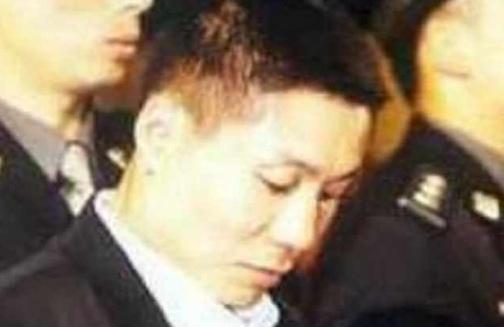 她曾是中国第一悍匪的头号*妇情**，护士出身，被捕后说出“九个字”