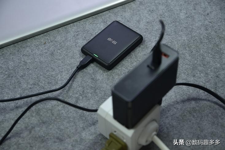 苹果磁吸式充电宝推荐测评最新,aohi磁吸充电宝说明书