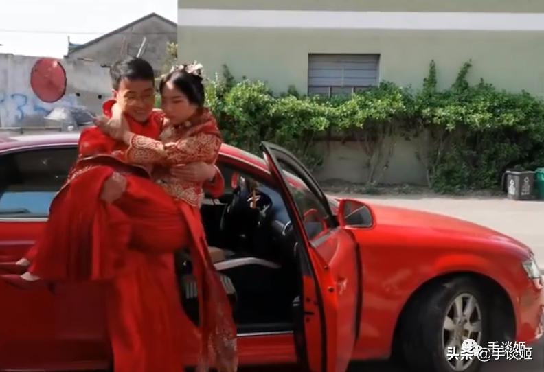 投两个硬币，就当随份子了！UP主在B站直播举行了“云婚礼”