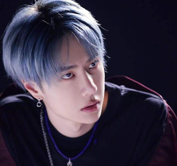 不愧是“钢铁直男”，面对女生大胆放电，王一博6字回应瞬间冷场