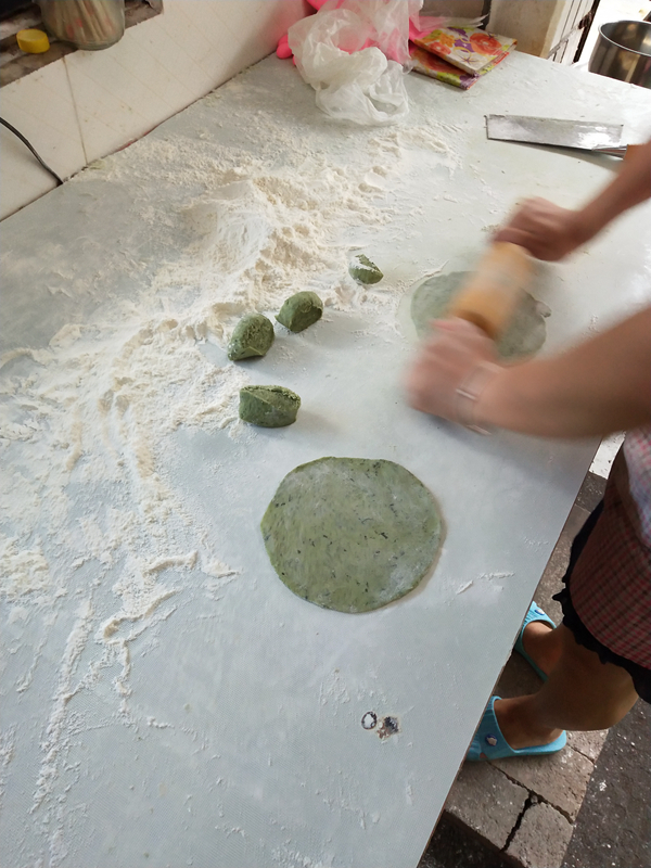 诸暨梅干菜麦饼,诸暨卖松花麦饼