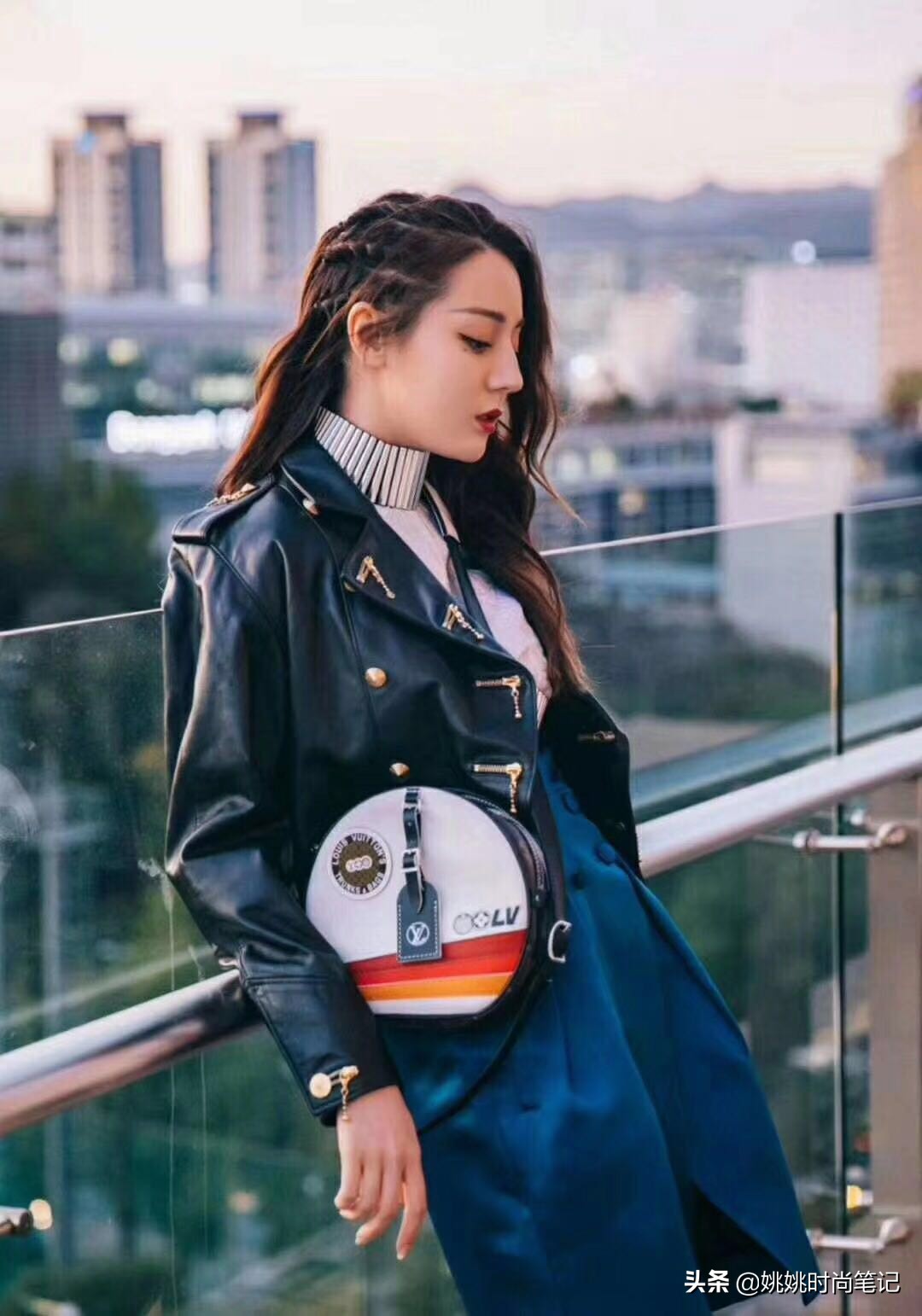 怎样分辨真假牛皮皮衣,如何鉴别皮衣是真皮还是假皮