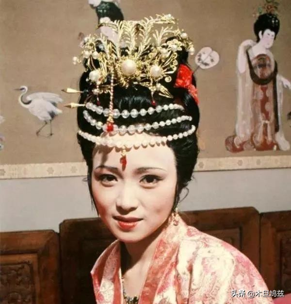 红楼梦女子足球队，教练是谁，黛玉又适合踢什么位置