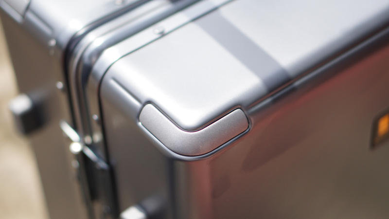 粗铝框设计，TSA密码锁，地平线8号行李箱，出差旅行好伙伴