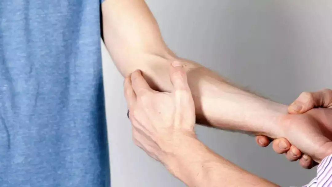 高尔夫挥杆手肘释放和制动,高尔夫下杆手肘问题