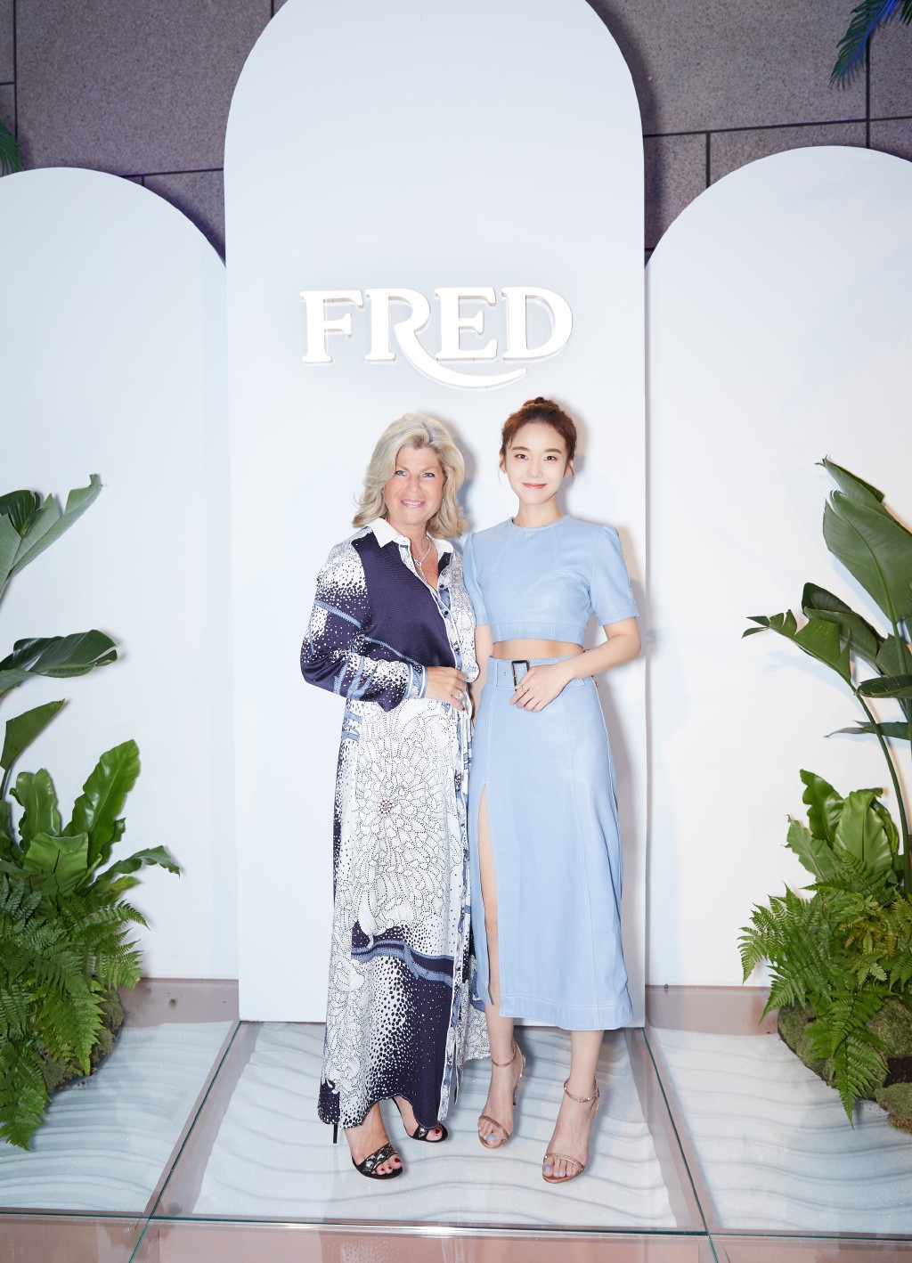 张佳宁马甲线,张佳宁穿黑色吊带