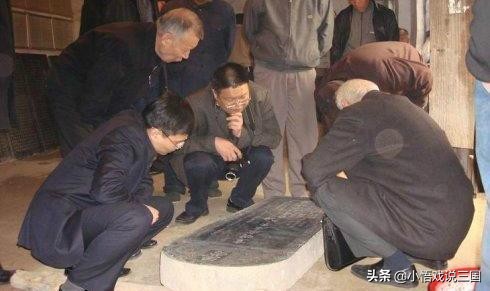农村习俗：墓碑要刻上“故显考妣”？