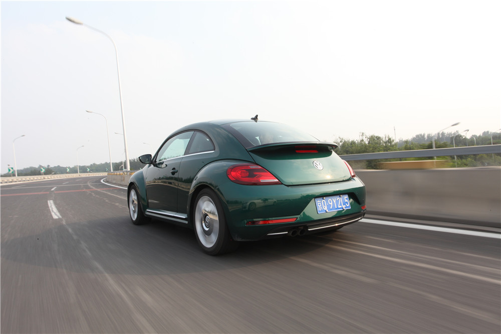 绿色甲壳虫车子视频,试驾最后一代甲壳虫