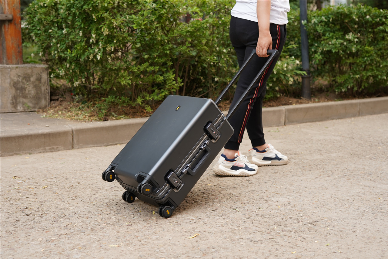 地平线8号行李箱24寸能装多少东西,行李箱推荐地平线8号
