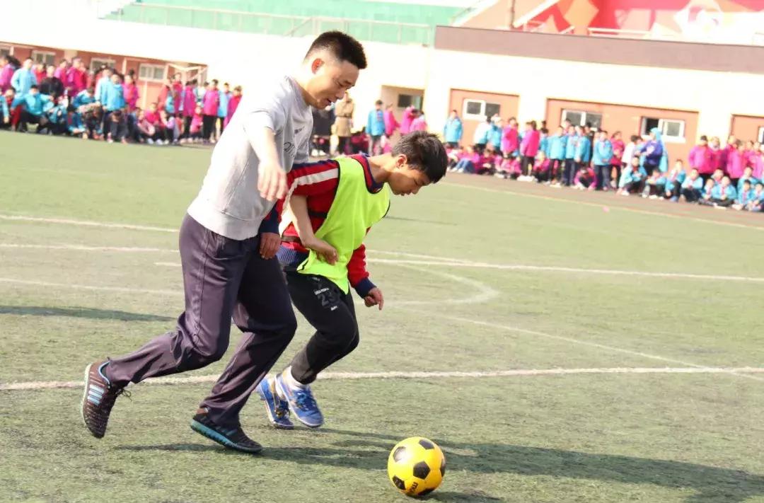 豪情的篮球比赛,豪情足球