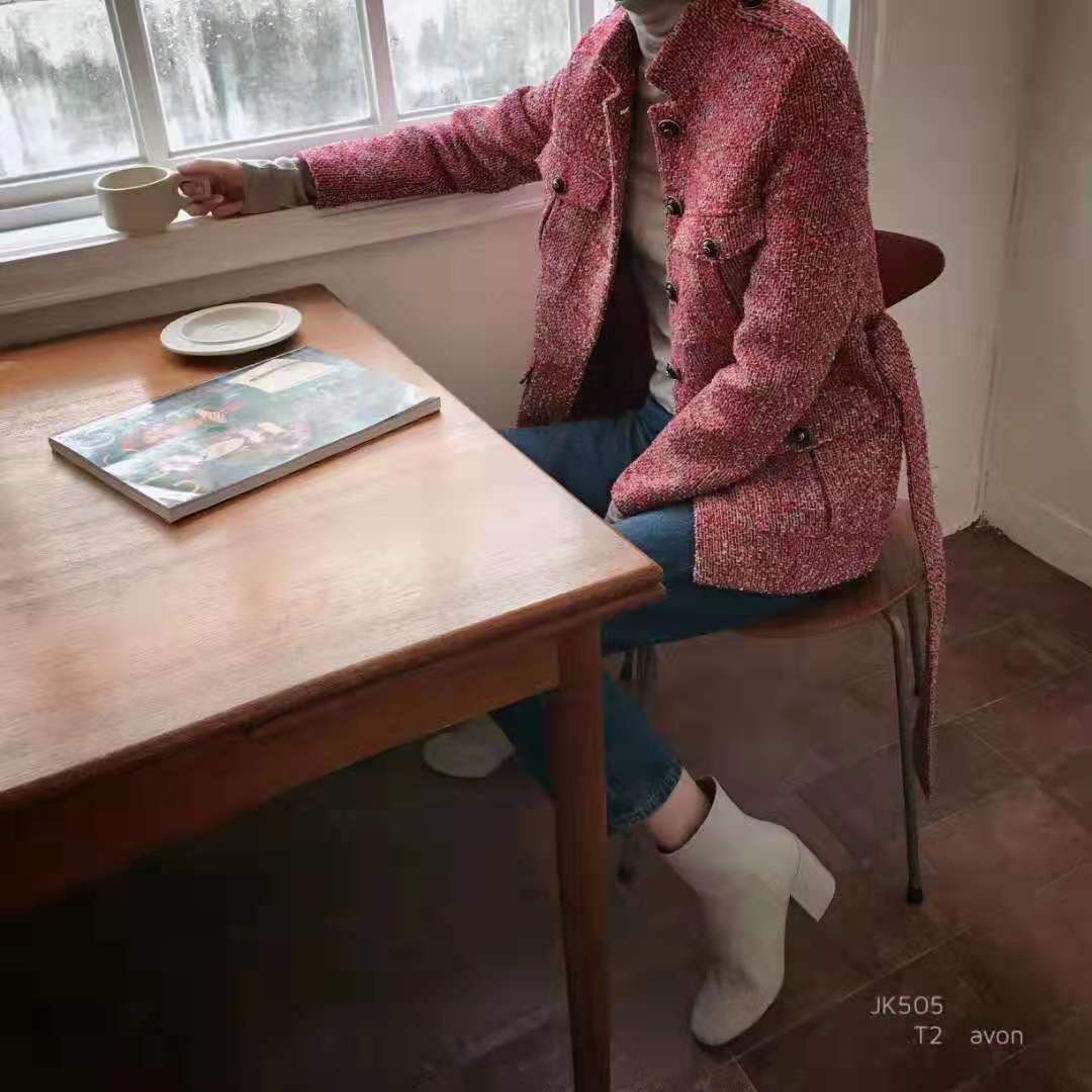 2018年韩国爆火的红蓝两边外套,韩国最新外套穿搭