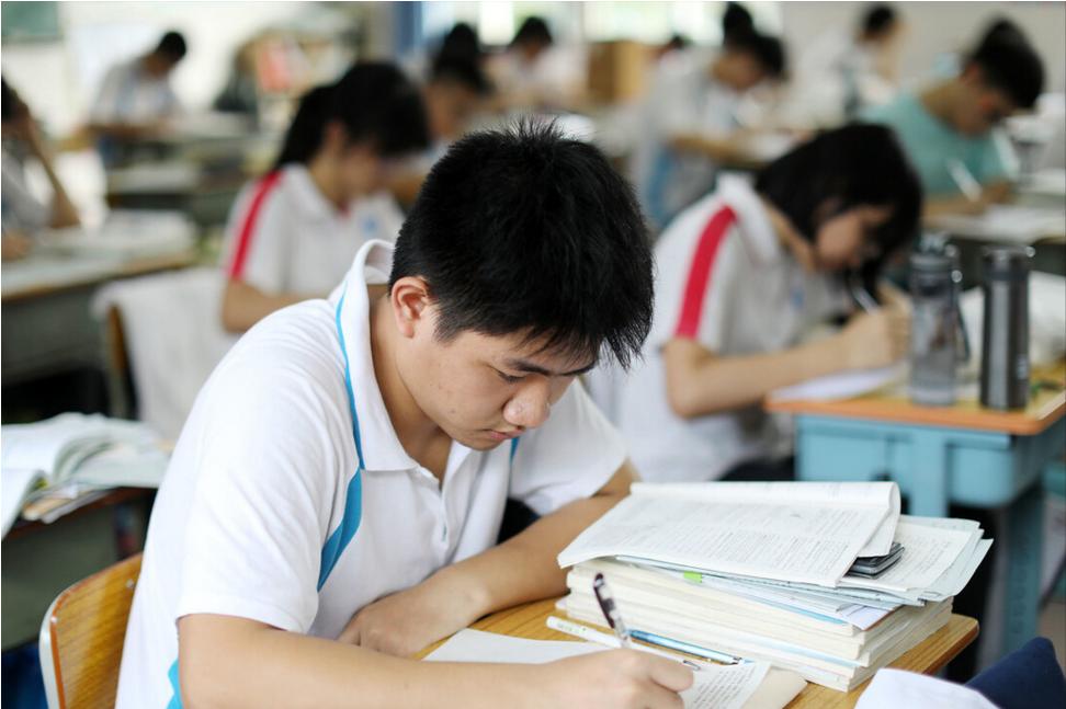 初中男生自认为很帅的行为,初中男生自认为很帅的三种行为