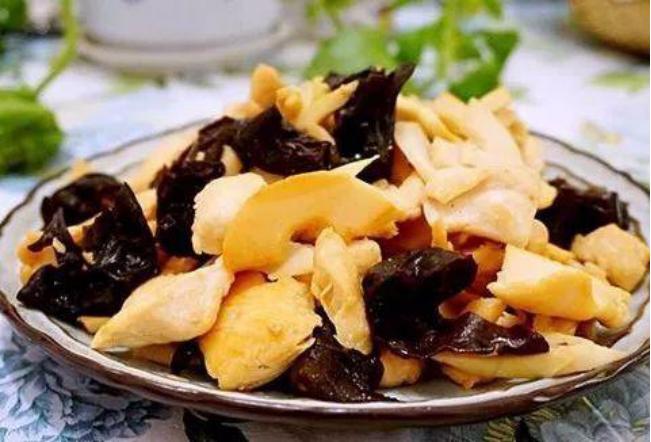 严选美食：冬瓜素丸汤，黑木耳炒冬笋，芹菜炒杏鲍菇，黄喉毛肚