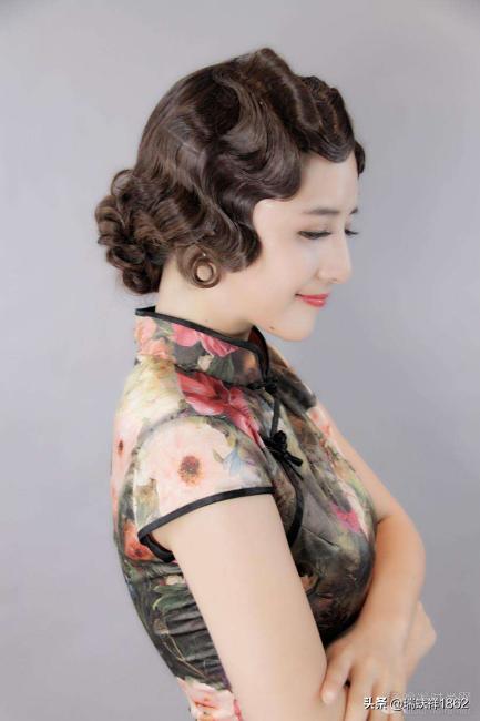 旗袍的发型搭配鱼骨辫,搭配儿童旗袍的发型