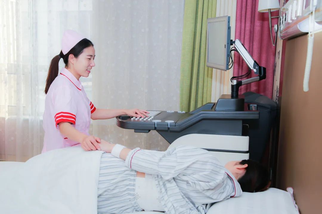 学习正常分娩指南，优化孕妇在产程和分娩中的体验，维护产妇尊严