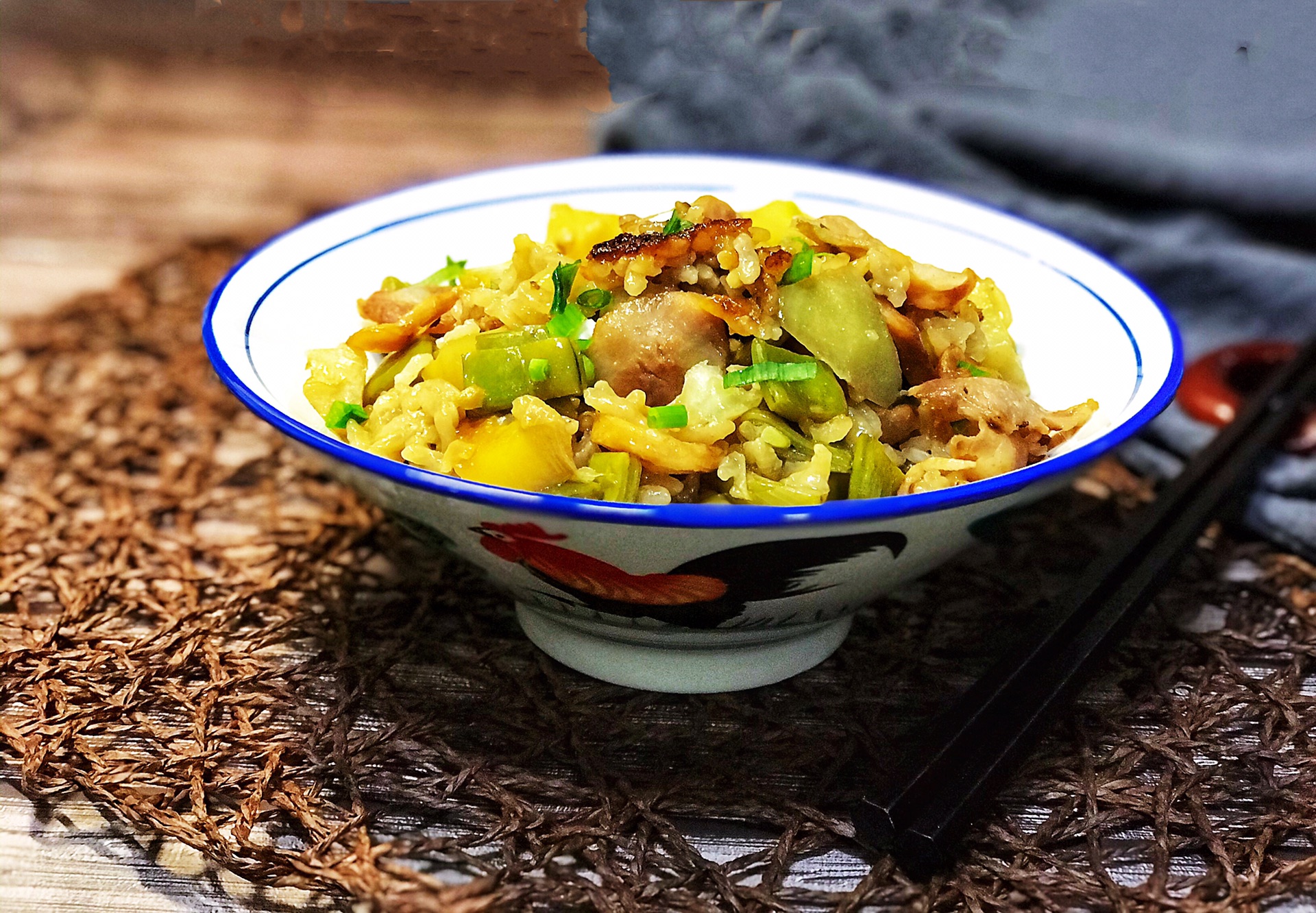 电饭锅土豆腊肠焖饭不用炒,腊肠土豆饭最正宗做法