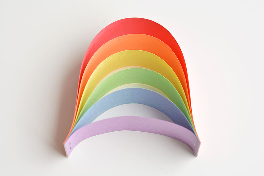 幼儿园手工制作彩虹花,幼儿园彩虹彩纸手工制作